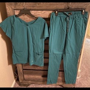 Jaanuu Scrub Set